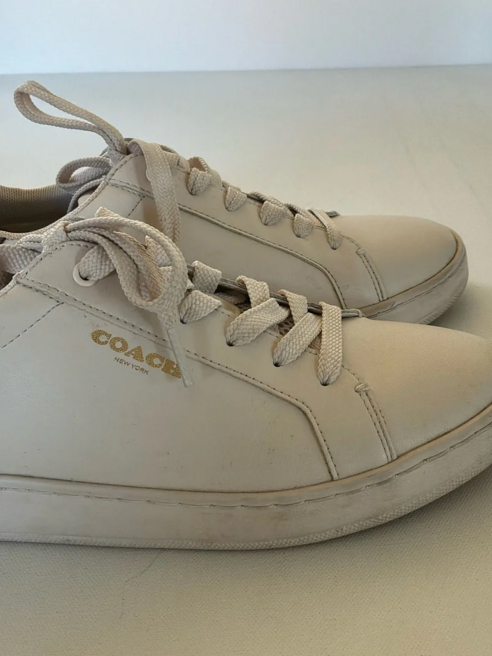 Coach Low Top Leather Sneakers White Signature Heel Women’s Size 8B with Box